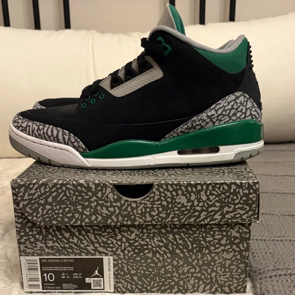 Air Jordan 3 Retro Black and Pine Green - Picture 1 of 8